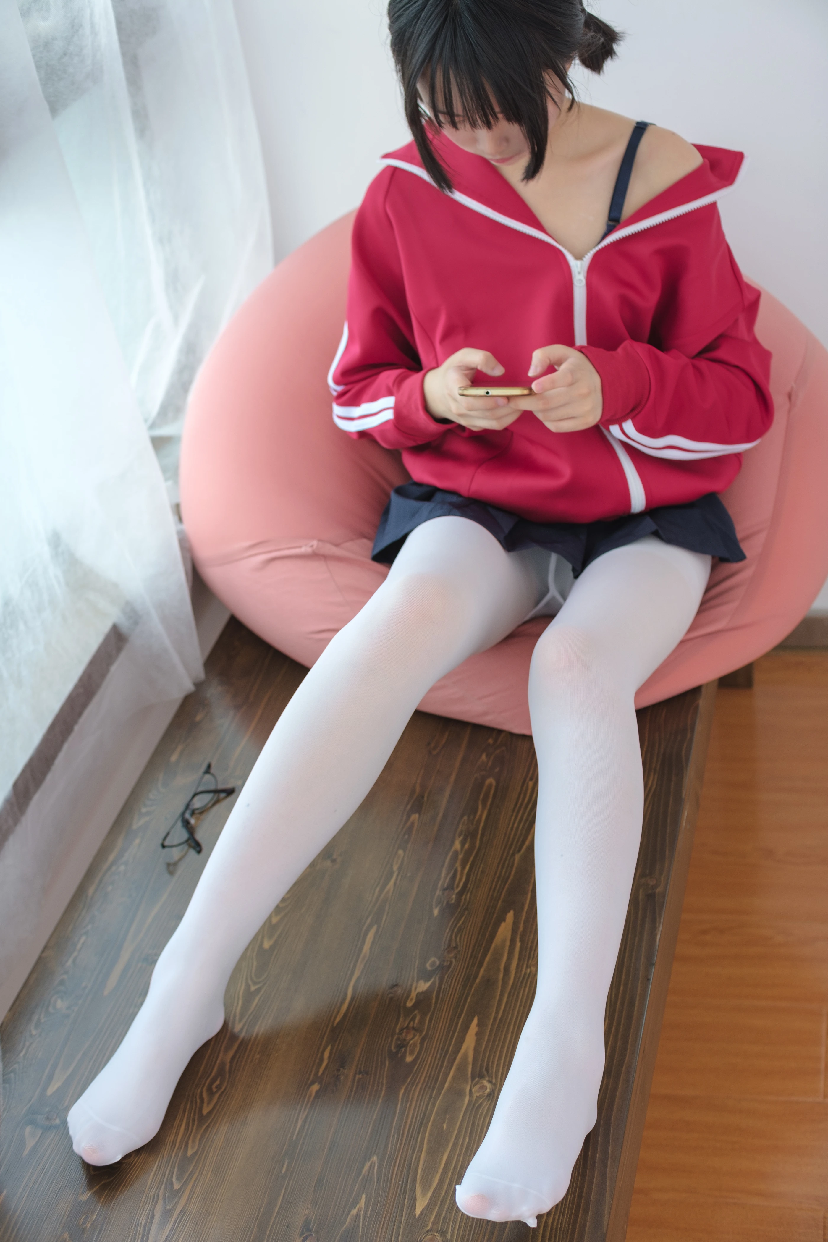 森萝财团 [BETA-026] 红色校服肉丝美足少女 [78P]插图3